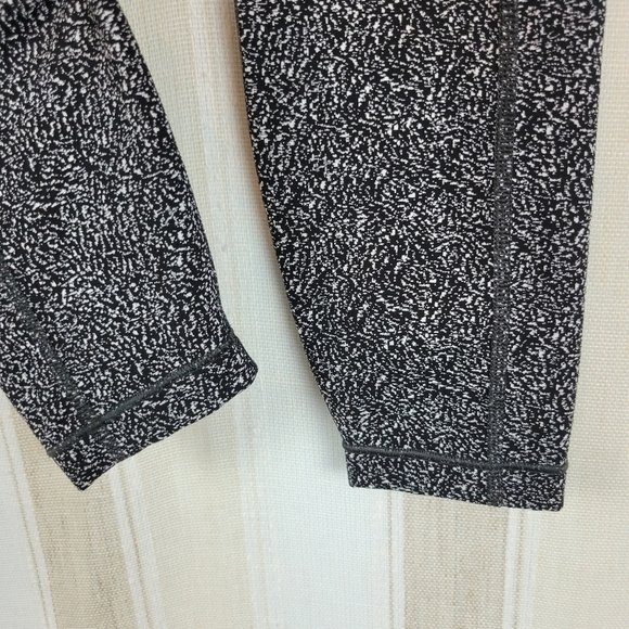 Athleta‎ Ultimate Stash Textured 7/8 Tights Leggings Black White Size Small - Picture 5 of 13